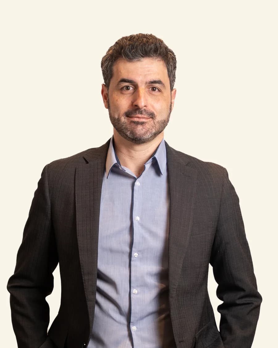 Retrato de Julián Nicolás Costa, abogado y socio del estudio